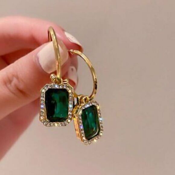 The Envy earring in gold - Picture 2 of 7